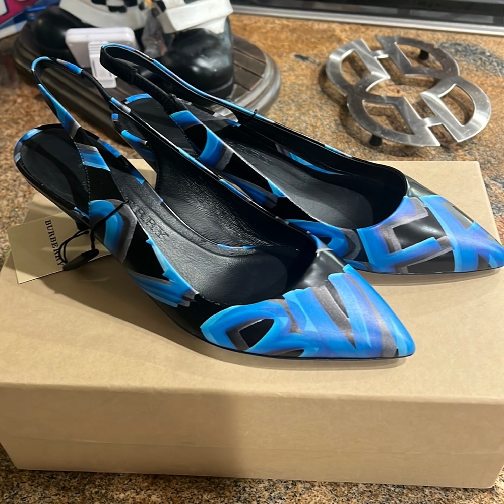 NWT Burberry Sling Back Pump